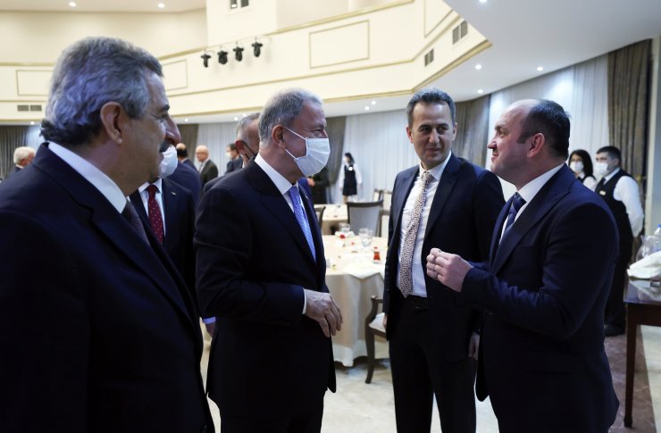 Bakan Akar, komutanlar ve savunma sanayi şirketlerinin temsilcileri ile İftar yaptı