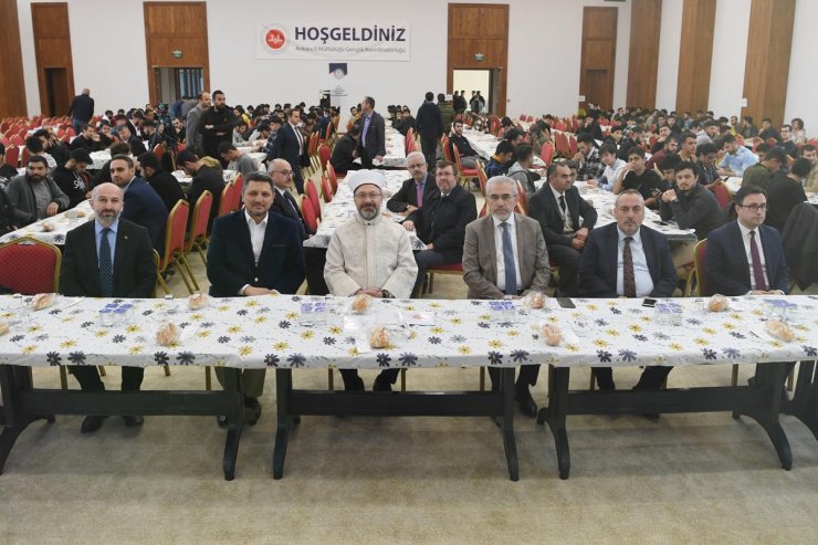 Diyanet İşleri Başkanı Erbaş, gençlerle iftar yaptı