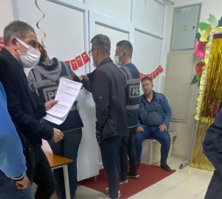 Ehliyet sınavında üzerinde düzenek bulundu