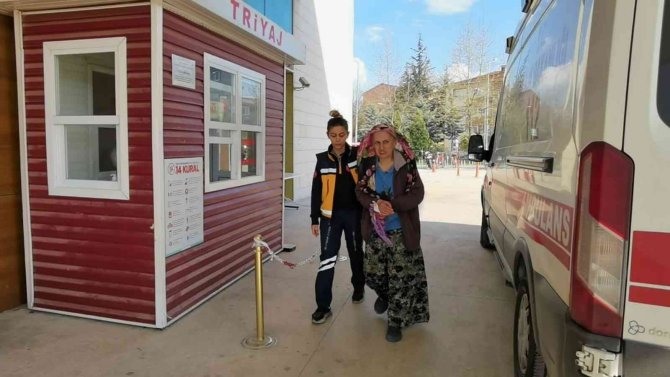 Engelli genç annesini bıçakladı