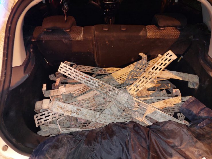 İnşaattan iskele demiri çalan 2 kişi yakalandı