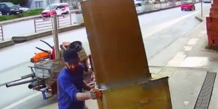 Kameraya el sallayan filtre hırsızı yakalanıp, tutuklandı