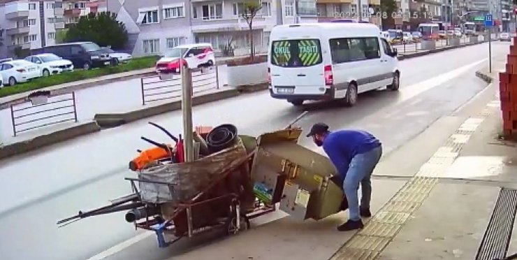 Kameraya el sallayan filtre hırsızı yakalanıp, tutuklandı