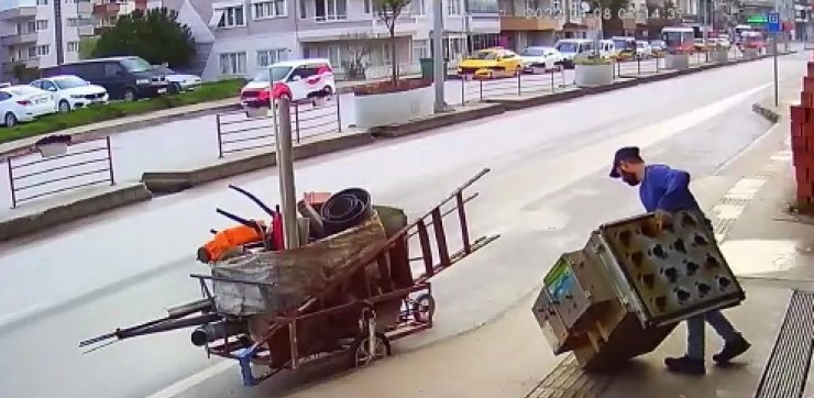 Kameraya el sallayan filtre hırsızı yakalanıp, tutuklandı