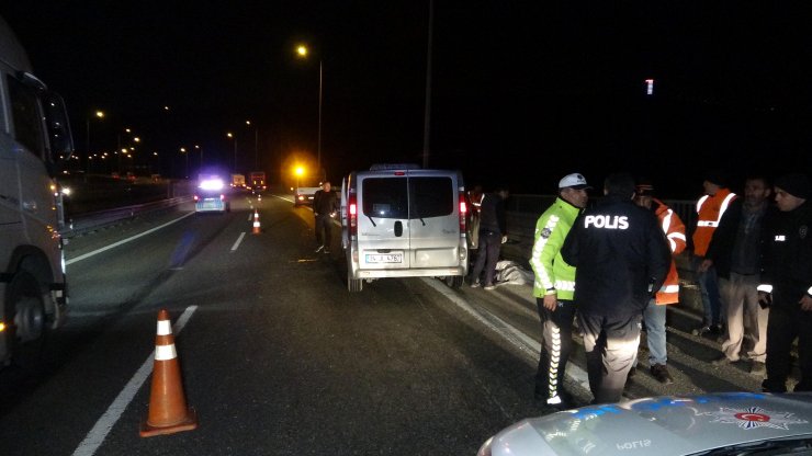 Minibüs TIR'a çarptı: 1 ölü, 1 yaralı