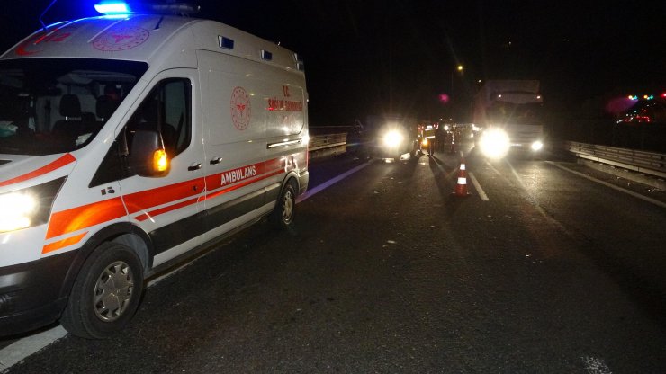 Minibüs TIR'a çarptı: 1 ölü, 1 yaralı