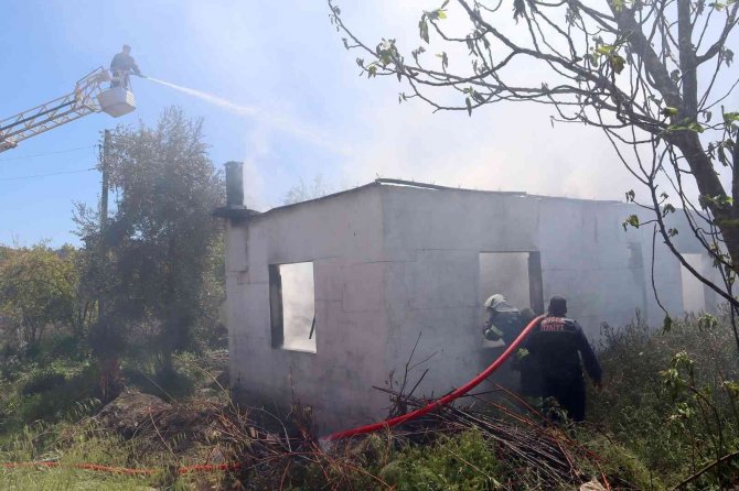 Ortaca’da ev küle döndü