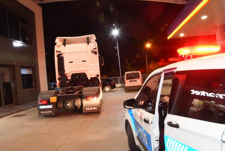 'Polisiz' deyip istedikleri parayı vermeyen şoförü yaraladılar; TIR'da 150 bin euro bulundu