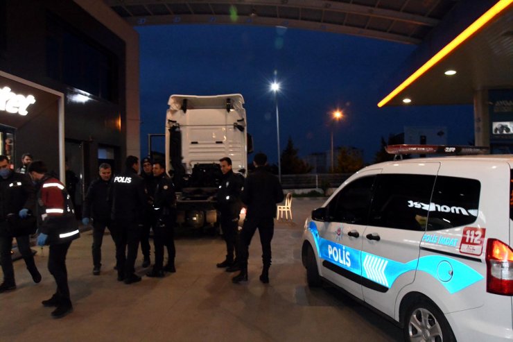 'Polisiz' deyip istedikleri parayı vermeyen şoförü yaraladılar; TIR'da 150 bin euro bulundu