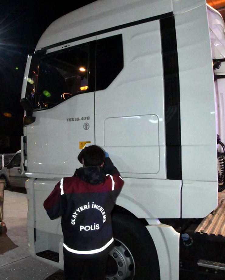 'Polisiz' deyip istedikleri parayı vermeyen şoförü yaraladılar; TIR'da 150 bin euro bulundu