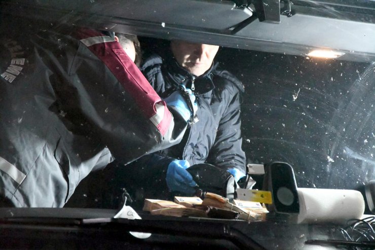 'Polisiz' deyip istedikleri parayı vermeyen şoförü yaraladılar; TIR'da 150 bin euro bulundu