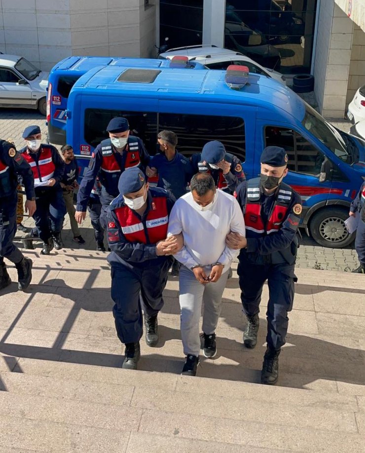 Prefabrik binanın demirlerini çalan 3 şüpheli tutuklandı