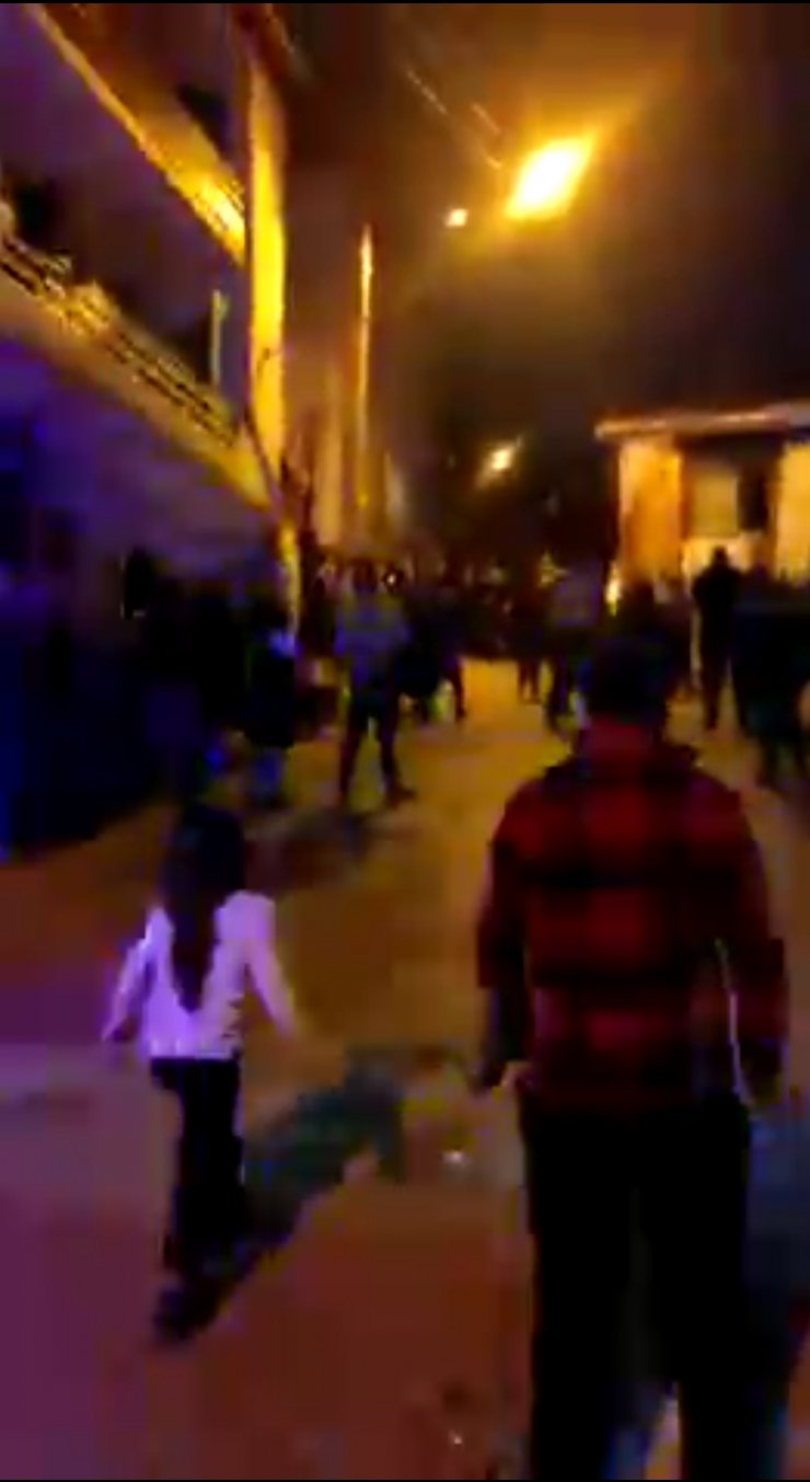 Sürücüsünün geri manevra yaptığı kamyonetin altında kalan çocuk, yaşamını yitirdi