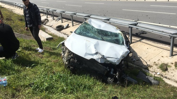 Takla atan otomobilin sürücüsü yara almadan kurtuldu