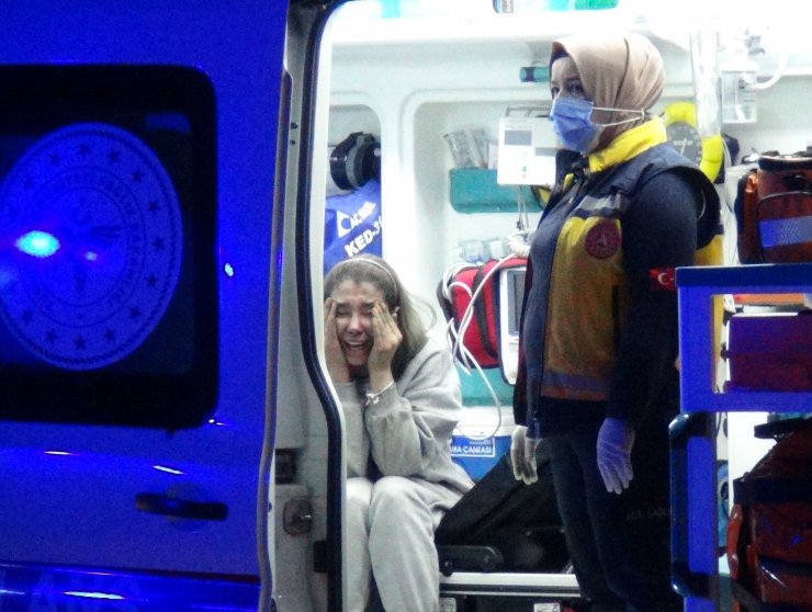 Yangında evi yanan Merve, gözyaşlarıyla kaybolan kedisini arıyor