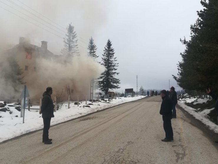 Yaylada, orman işletme binasında çıkan yangın söndürüldü