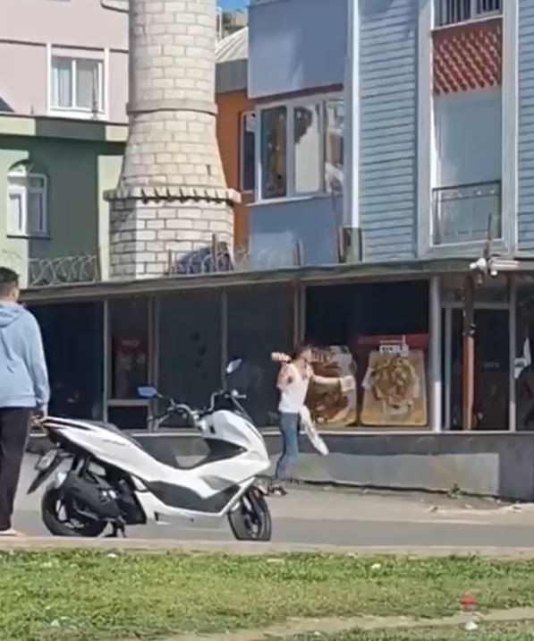 Yediği tostun parasını ödemeyince ortalık karıştı