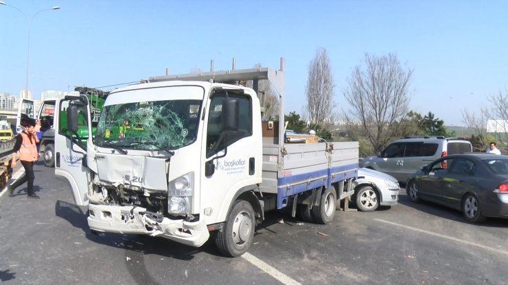 Zincirleme kaza: 2'si ağır 6 yaralı