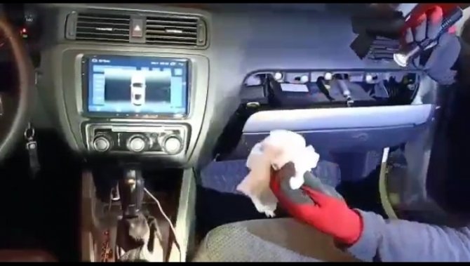 Araçtaki uyuşturucu düzeneğini polis ortaya çıkardı