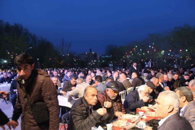 Bakan Kurum: “Bugün Türkiye, 2023 hedeflerine, 2053 ve 2071 vizyonlarına adım adım yürümektedir”