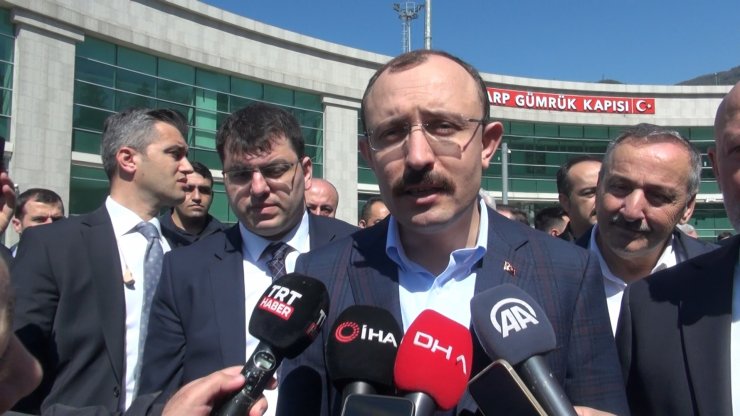 Bakan Muş: Sarp Sınır Kapısı yoğunluğu için gümrük idaresi tedbirler alıyor