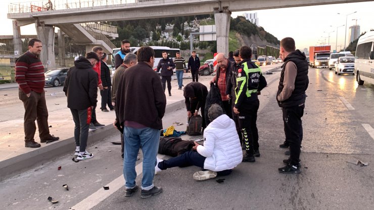 Feci kaza; otomobil ikiye bölündü