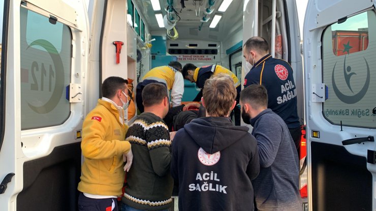 Feci kaza; otomobil ikiye bölündü