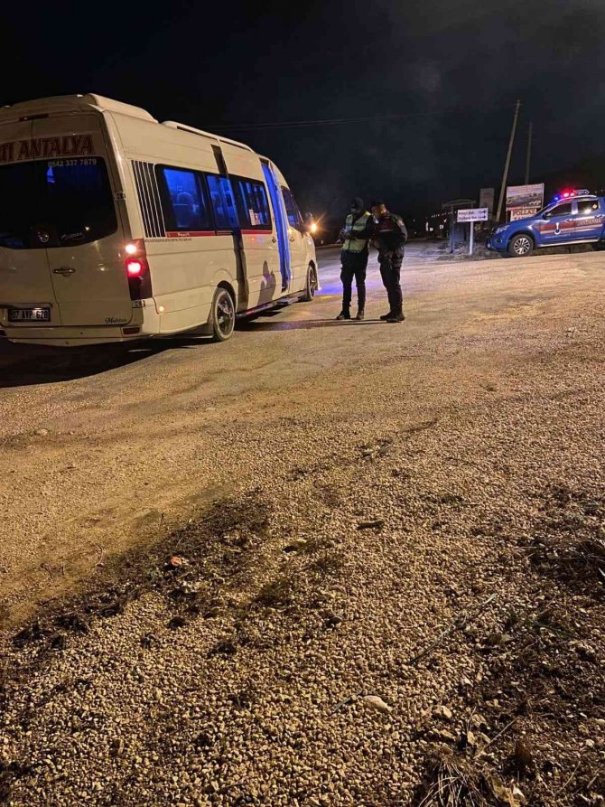 Huzur uygulamasında çeşitli suçlardan aranan 18 kişi yakalandı