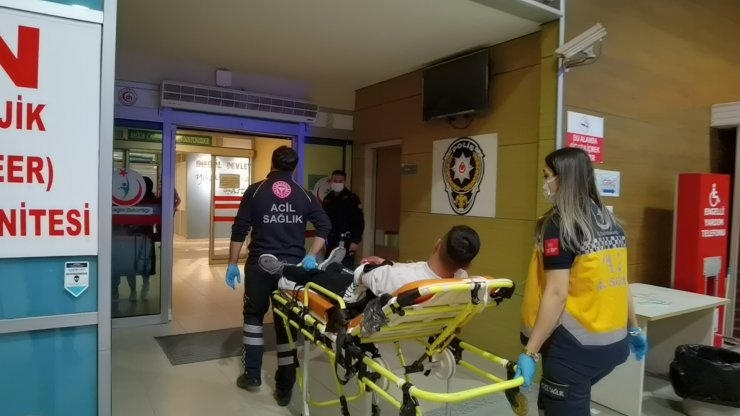 İnegöl'de bıçaklı kavga; 1 yaralı