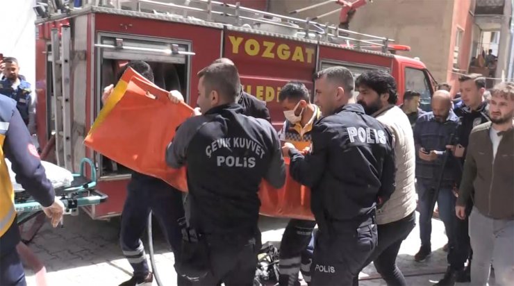 İş yerini ateşe verip kendini içeri kilitledi