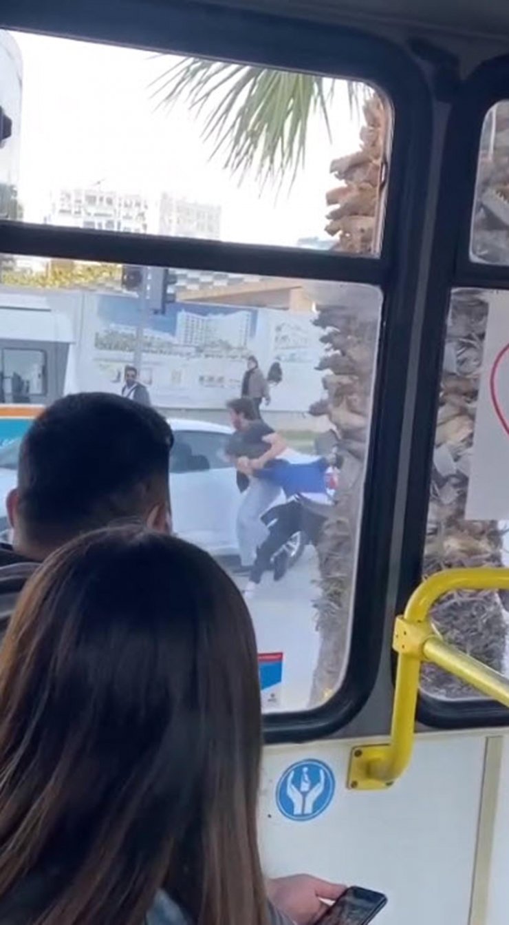 Kavgayı ayırmak isteyen kişiyi bıçaklayan taksici tutuklandı