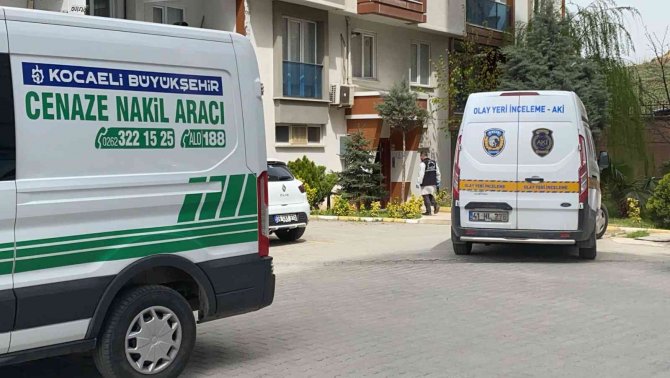 Kendisinden haber alınamayan öğretmen evinde ölü bulundu