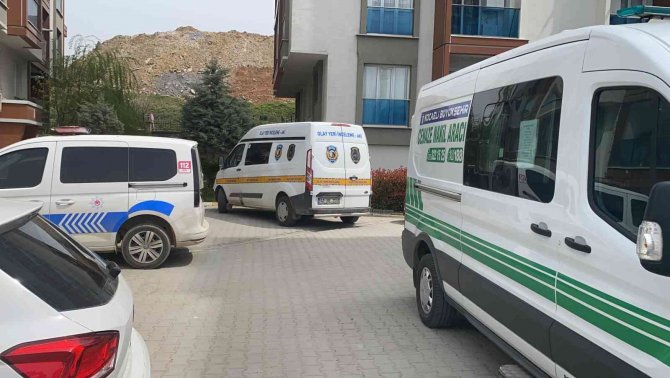 Kendisinden haber alınamayan öğretmen evinde ölü bulundu