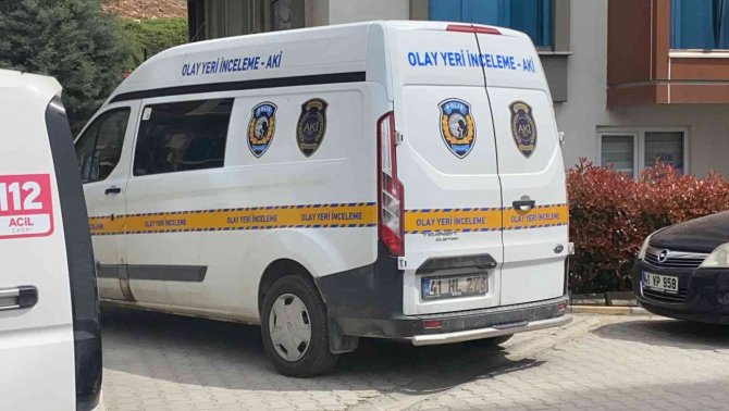 Kendisinden haber alınamayan öğretmen evinde ölü bulundu