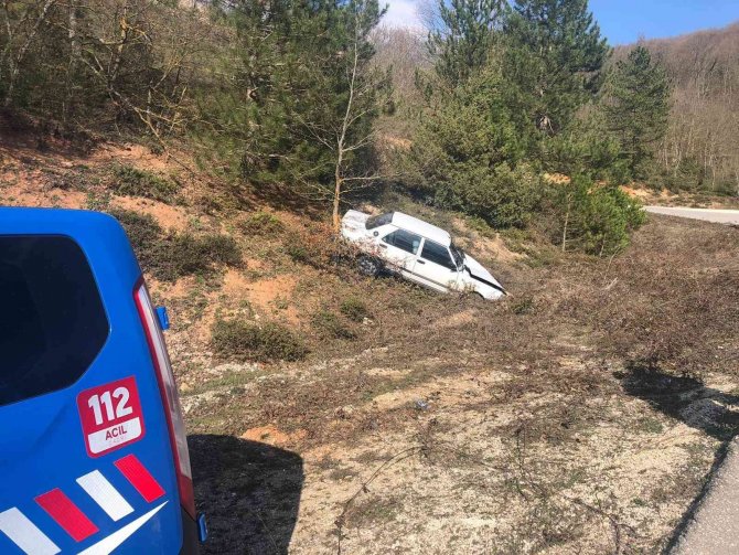 Seyir halinde kontrolden çıkan araç şarampole uçtu