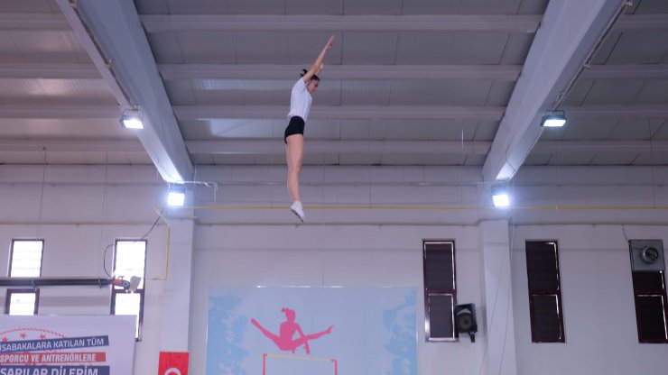 Vücut direnci düşük diye jimnastiğe başladı; hedefi olimpiyat şampiyonluğu