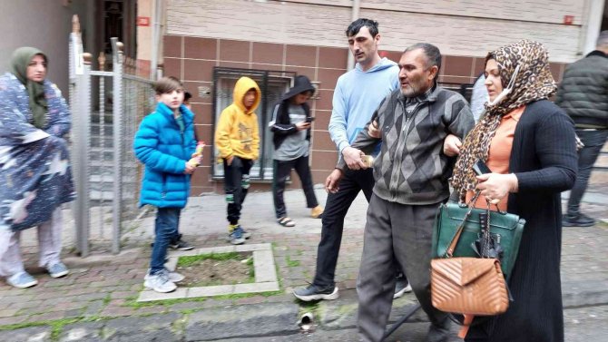 5 kişilik aile, yangında dumandan etkilendi