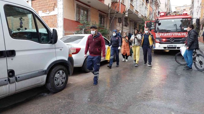 5 kişilik aile, yangında dumandan etkilendi