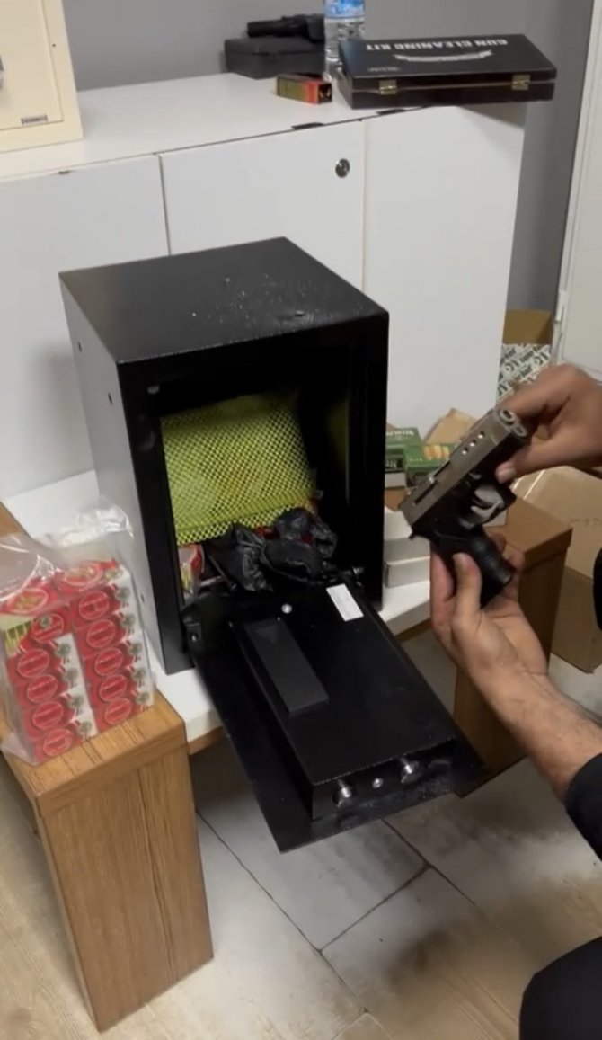 Aile içi şiddet ihbarından silah zulası çıktı