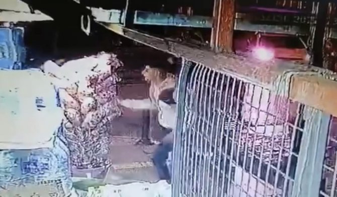 Arkadaşını dövenleri silahla vurarak yaraladı