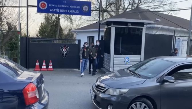 Arkadaşını dövenleri silahla vurarak yaraladı