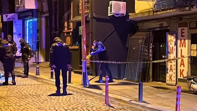 Arkadaşını dövenleri silahla vurarak yaraladı