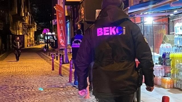 Arkadaşını dövenleri silahla vurarak yaraladı