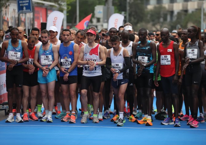 3. Uluslararası İzmir Maratonu koşuldu