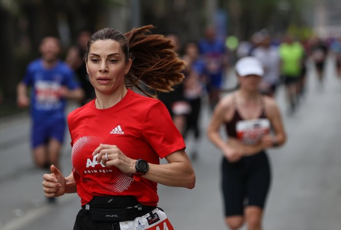 3. Uluslararası İzmir Maratonu koşuldu