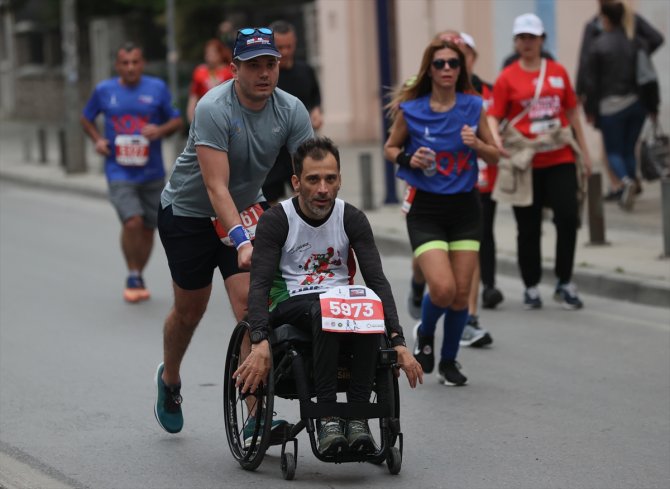 3. Uluslararası İzmir Maratonu koşuldu