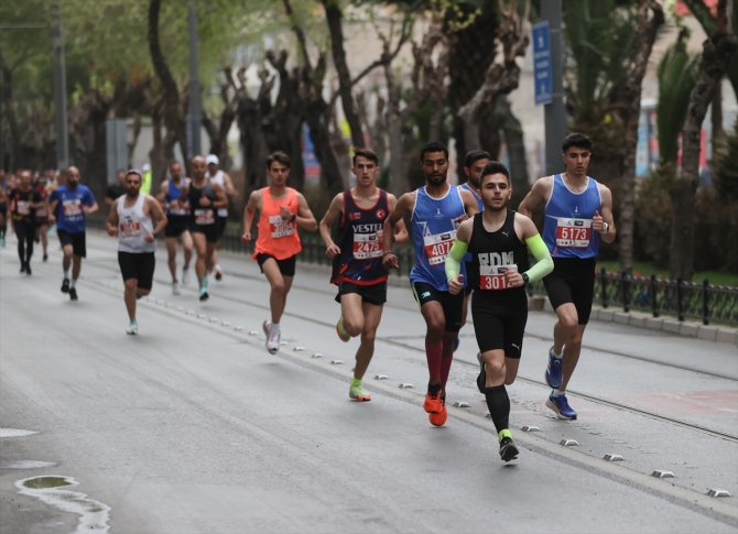3. Uluslararası İzmir Maratonu koşuldu