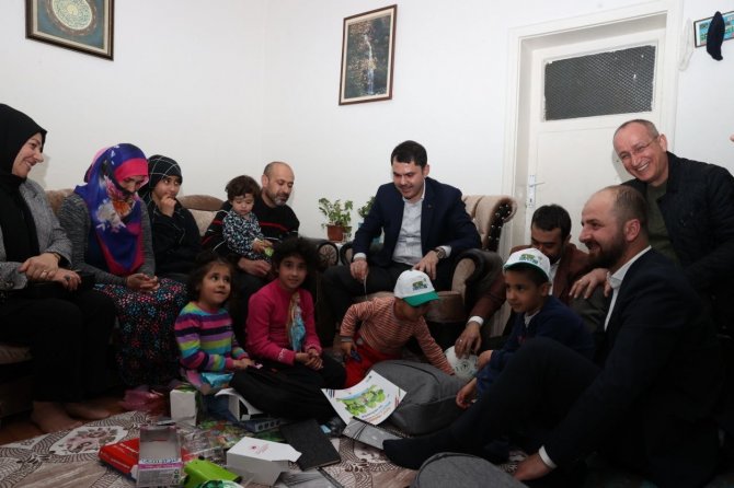 Bakan Kurum’dan skolyoz hastası Elif’e destek