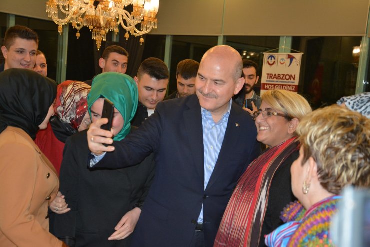 Bakan Soylu, Trabzonlu hemşehrileriyle sahurda buluştu