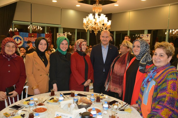 Bakan Soylu, Trabzonlu hemşehrileriyle sahurda buluştu